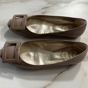Roger Vivier Flats
